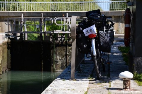 Petite pause aux abords d'une écluse